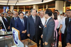 Đại học Quốc gia Hà Nội tham gia triển lãm “Một số thành tựu nổi bật trong giáo dục và y tế” và quán triệt triển khai thực hiện các nghị quyết của Bộ Chính trị